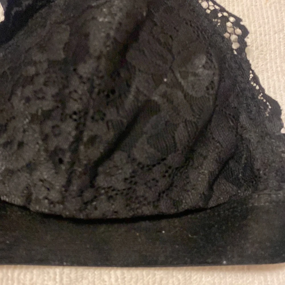 Women’s black lace and velvet bralette size medium - Picture 2 of 5